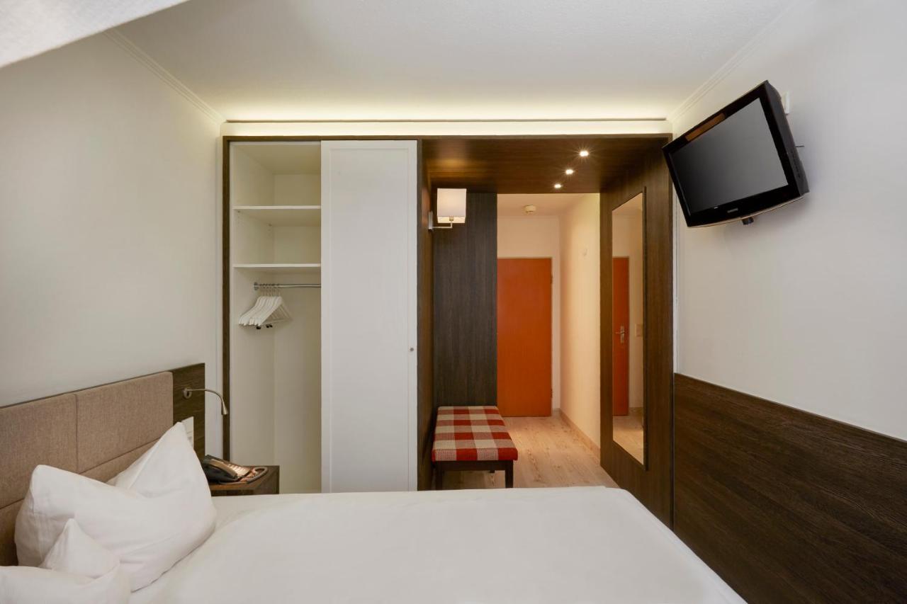 H+ Hotel Nuernberg Rum bild